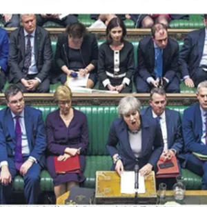 扫描关注彭博中文社